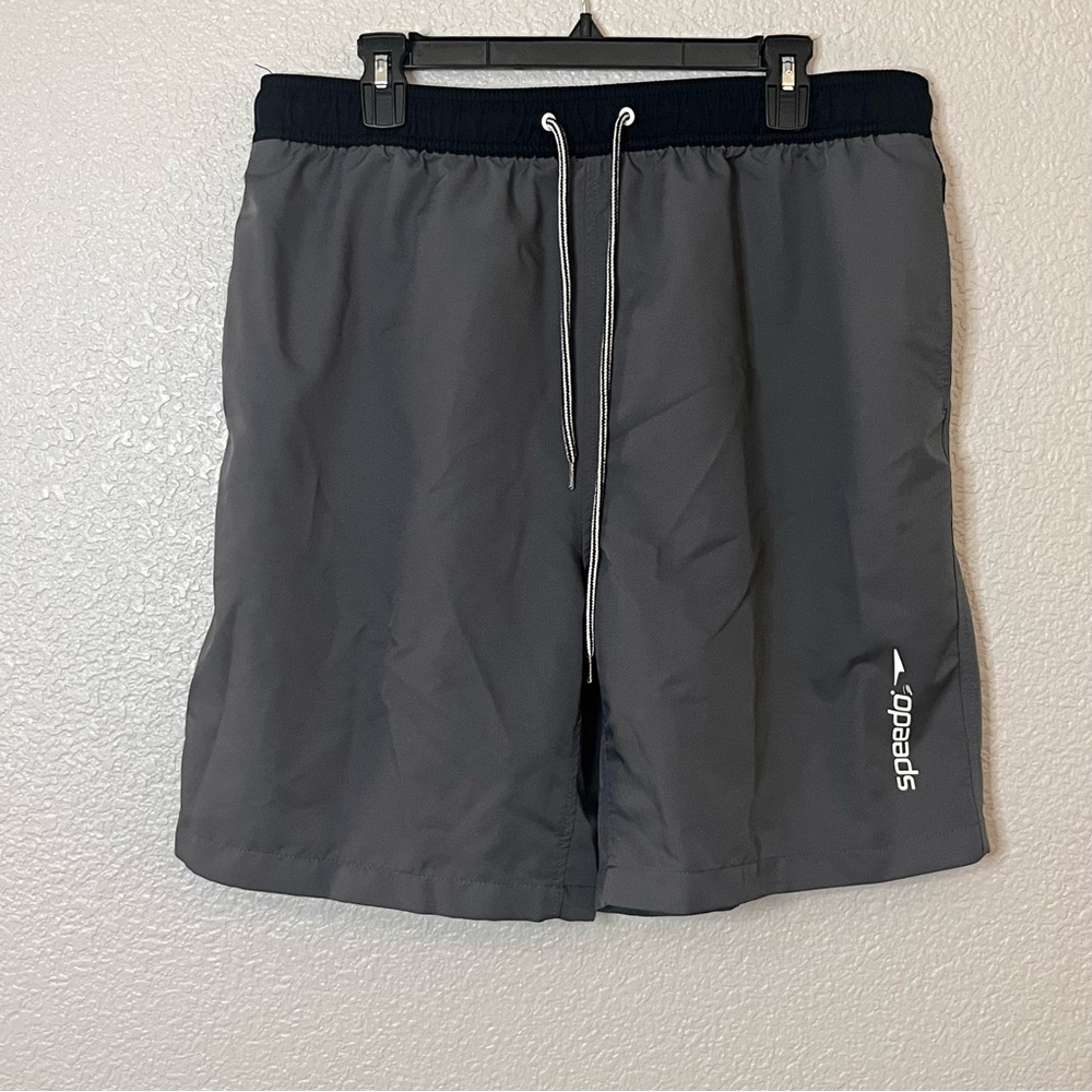 Men’s Speedo Shorts Size XXL Gray & Black w/ Pockets